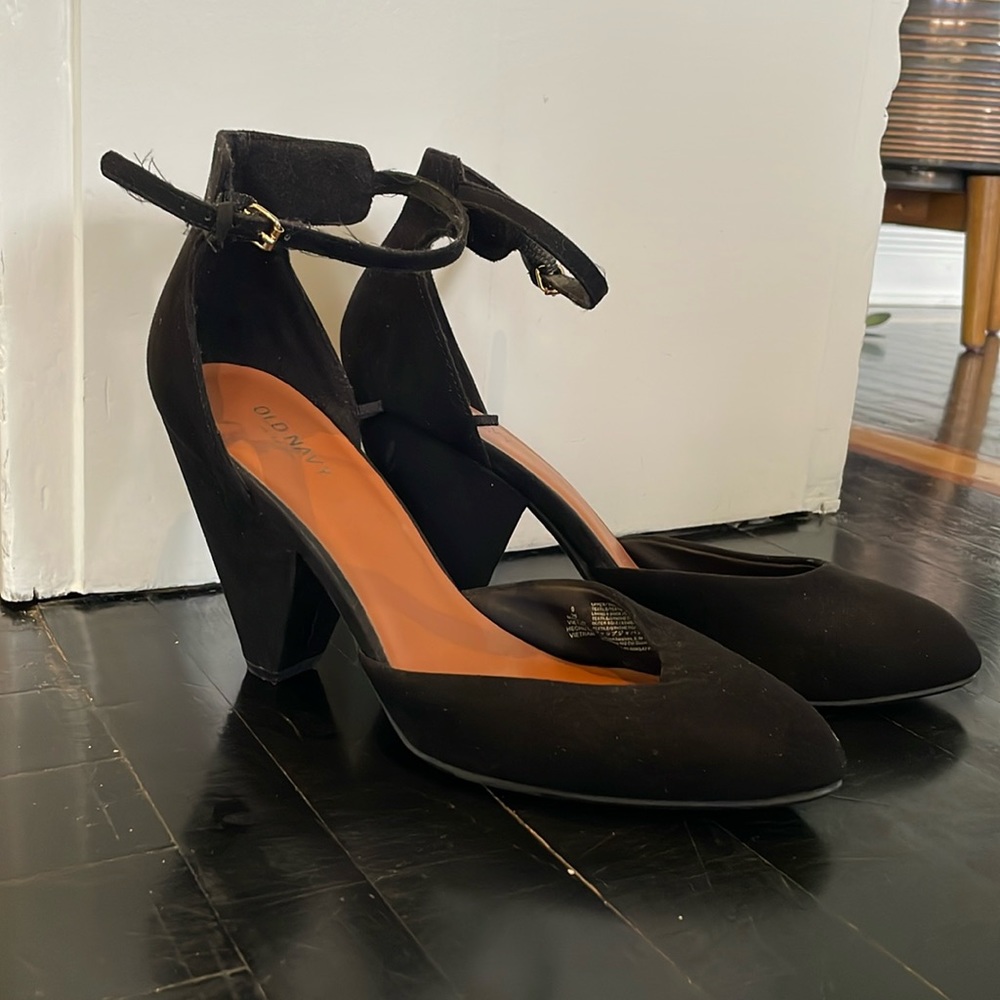 I am selling a discontinued black ankle strap high heel shoe from Old navy.